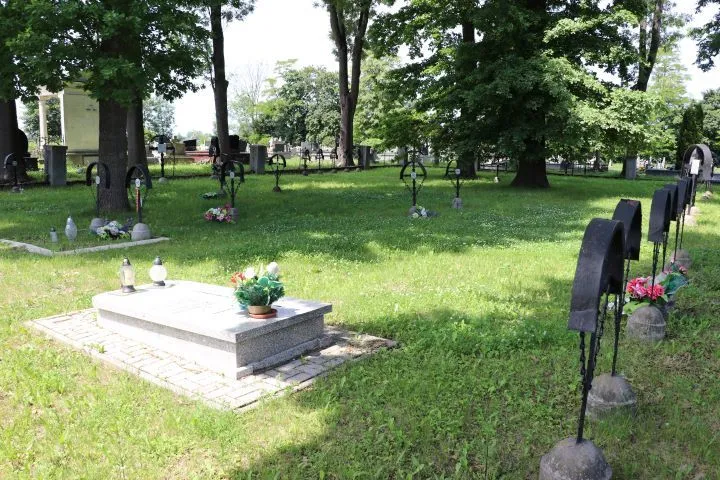 Cmentarz parafialny w Gręboszowie — fotografia 3 z galerii Urzędu Gminy Gręboszów
