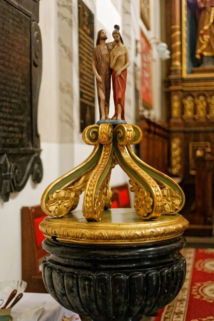 Wnętrze kościoła w Gręboszowie — wyposażenie liturgiczne z XVII wieku