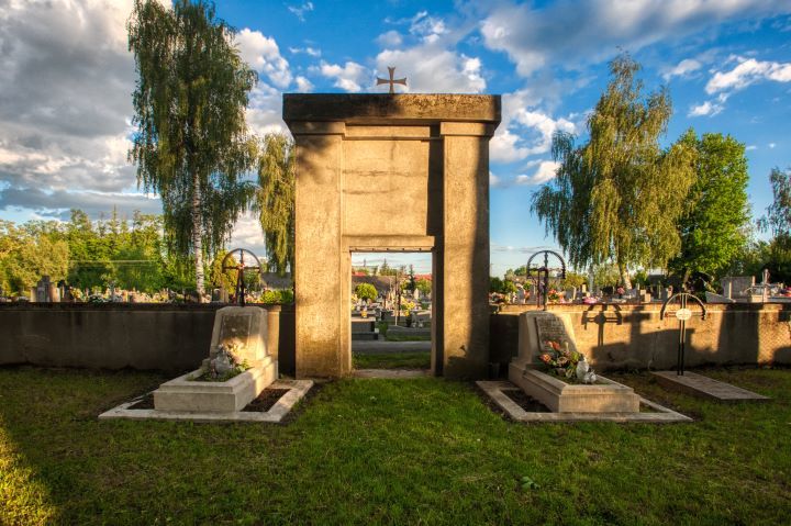 Widok cmentarza parafialnego z kwaterą wojenną poległych z 1914 roku