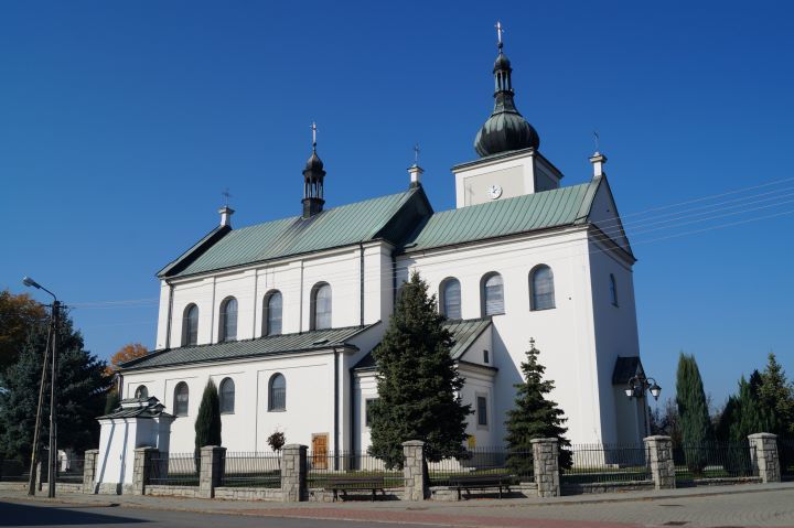 Kościół pw. Wniebowzięcia NMP w Gręboszowie — widok z boku