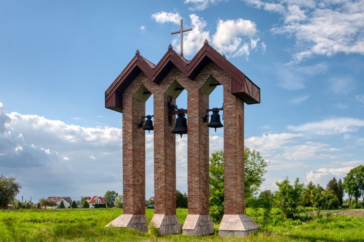 Kościół pw. św. Zygmunta w Żelichowie — dzwonnica
